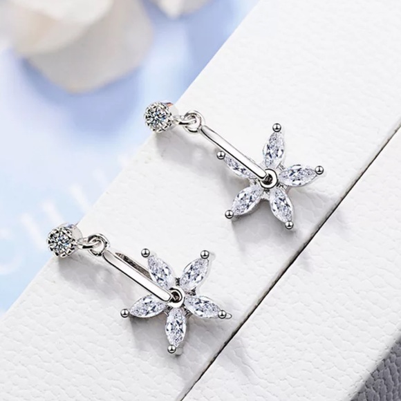 🌟 Sterling Silver 925 Flower CZ Earrings - Picture 1 of 6